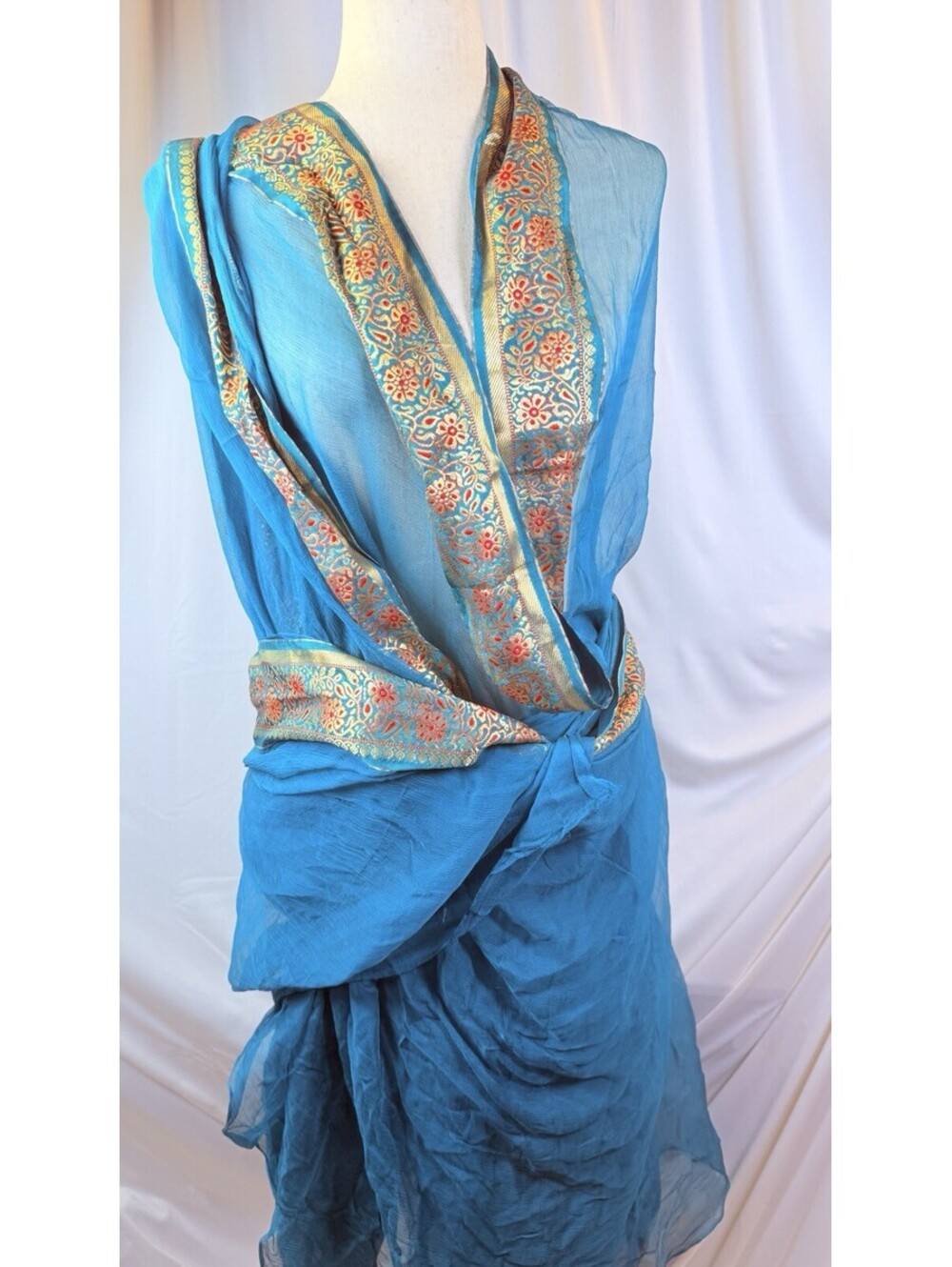 Beautiful Silk Deep Peacock Teal Sari Wrap Gold Printed Ribbon Trim Beautuful